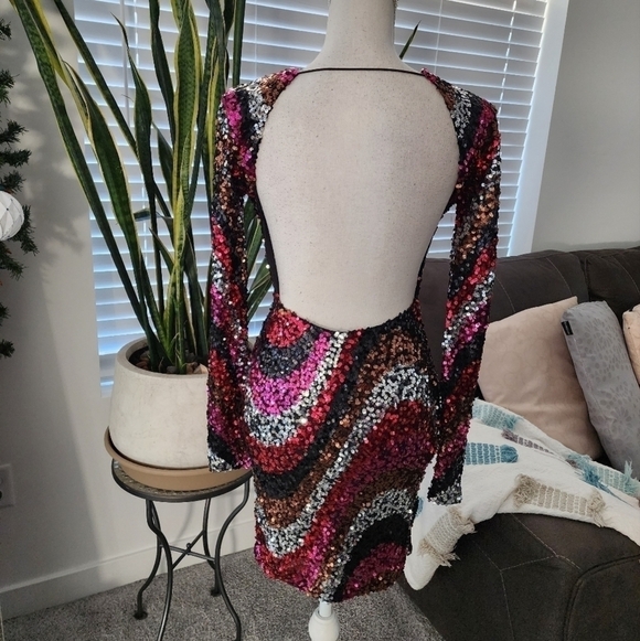 B. Darlin Long Sleeve Open Back Pattern Sequin Pull-On Dress. Size Small… - Picture 5 of 8
